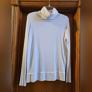 Bleusalt White Turtleneck Size 2(M-L)